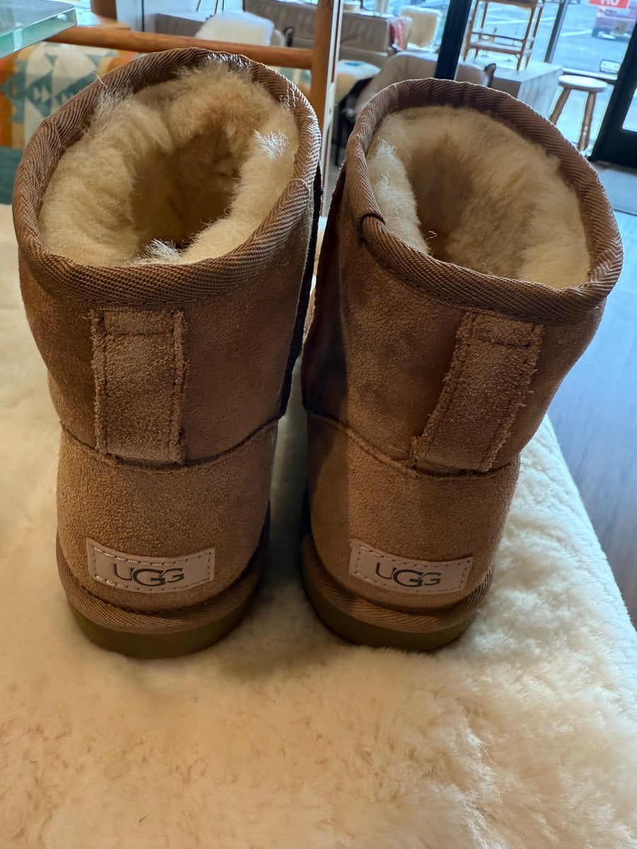 [Final Sale] **Used** UGG Women's Classic Mini II Chestnut size 10